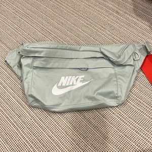 Nike tech bag basically a large Fanny pack. Brand new with tags!